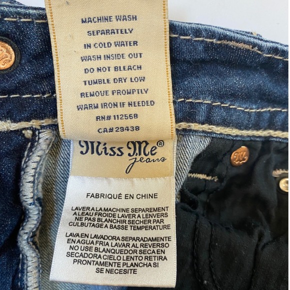 Miss Me Jeans 27 Mid-Rise Capri Embellished Pockets - EUC - Picture 14 of 15